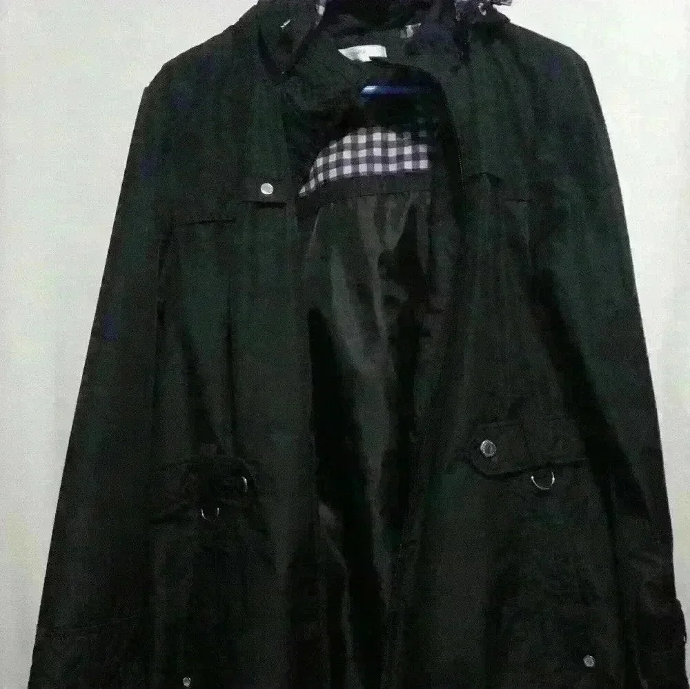 Womens L Liz Claiborne NY black jacket lightweight windbreaker with hood